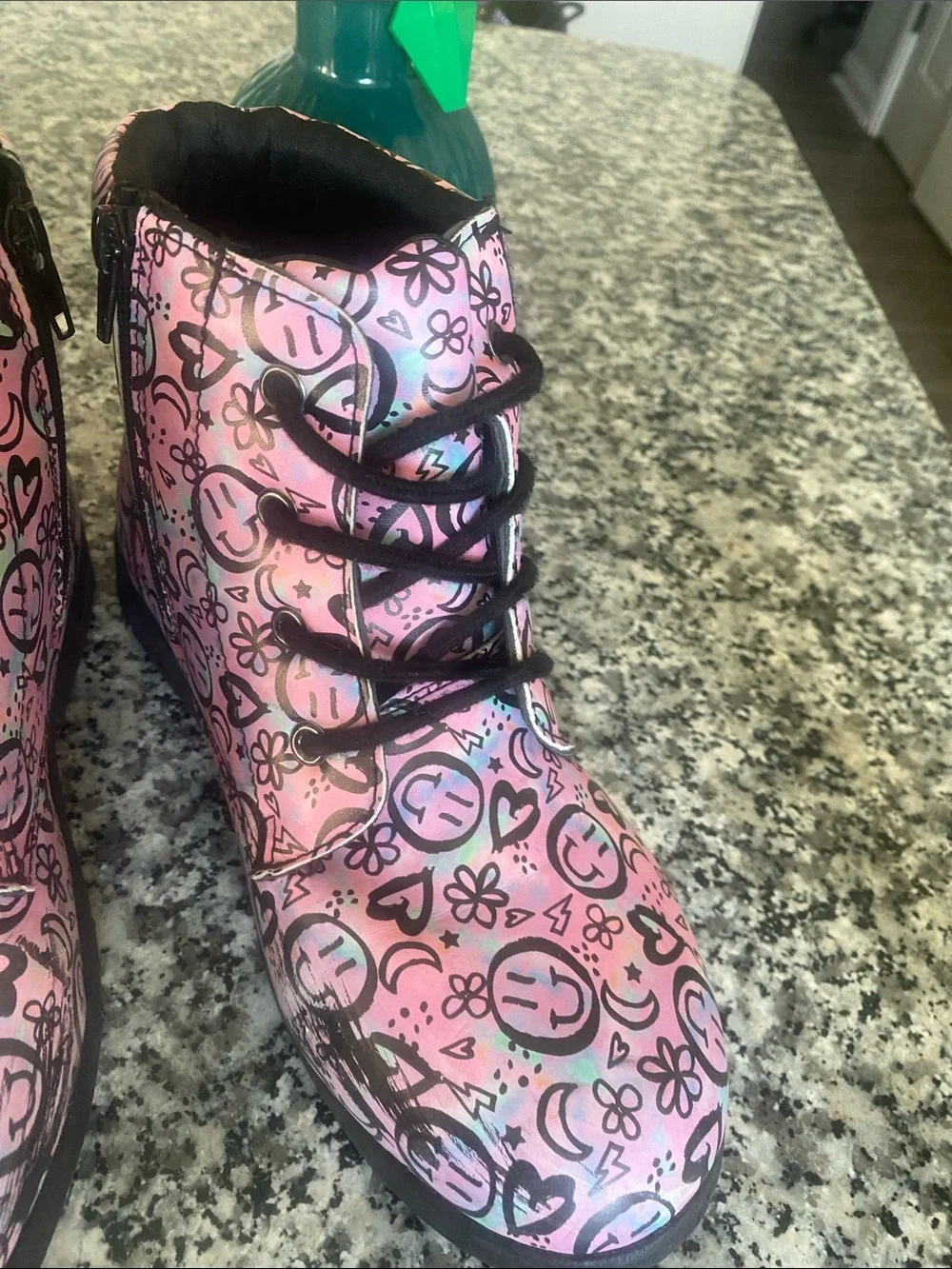 Fabkids Smiley & Heart Print graphic side zipper Lace-Up Boots